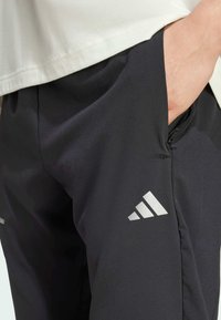 adidas Performance TRAINING ESSENTIALS HOLIDAY PACK - Pantalon de survêtement - black