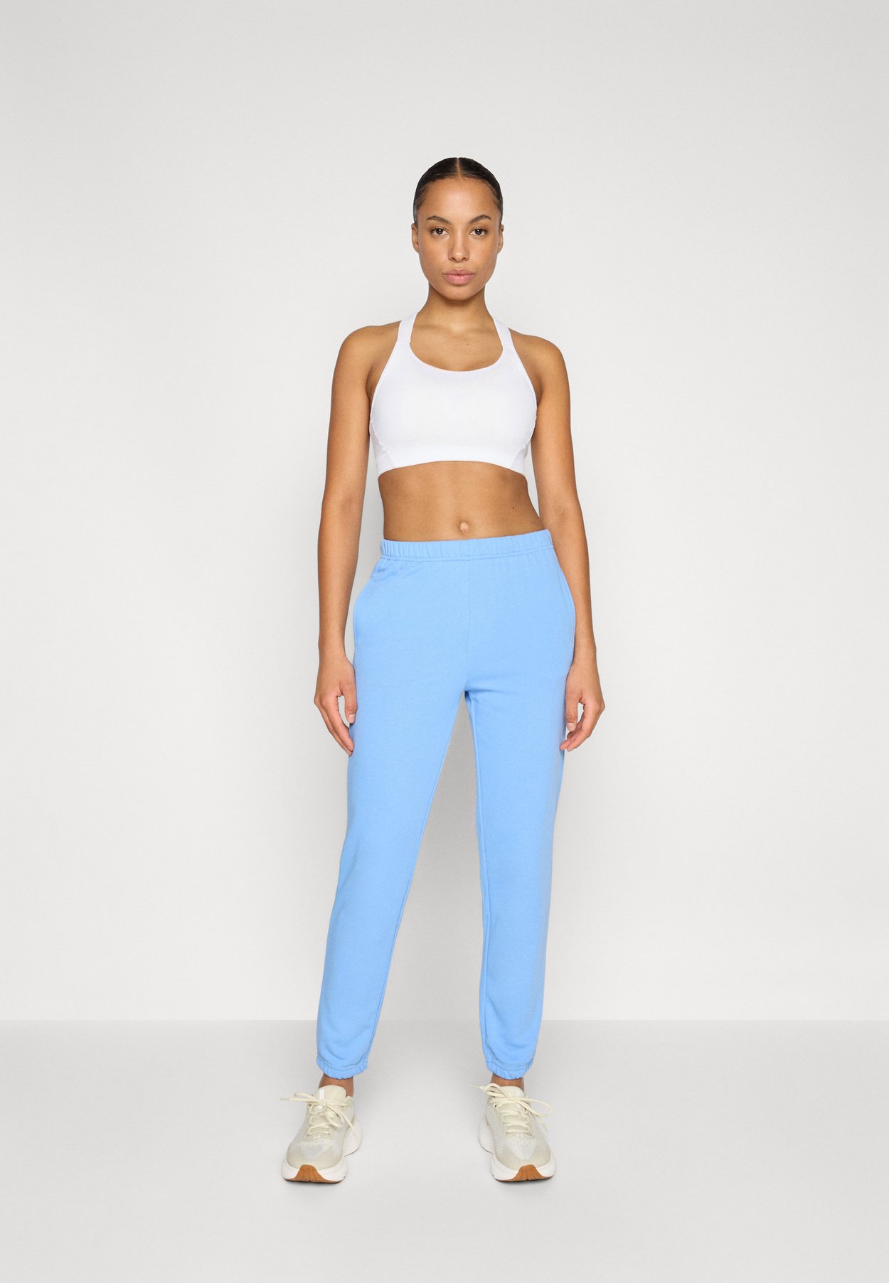 LIGHTWEIGHT SLIM FIT