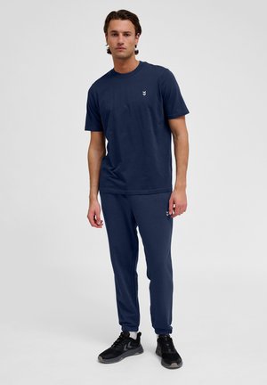 - T-shirt basic