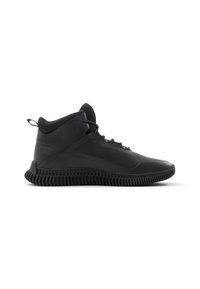 Scarpe sportive alte nere con tomaia in sintetico testurizzato, design con lacci e suola in gomma rigata. Presentano una linguetta sul tallone.