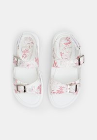 Bata Gyalogló szandálok - floreal