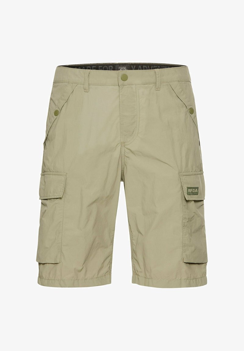 Beige Cargo-Shorts aus leichtem Material. Verfügt über zwei Seitentaschen und dekorative Knopfdetails. Markenlogo auf der linken Cargo-Tasche.
