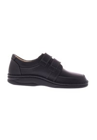 Schwarzer Lederschuh mit Klettverschluss, runder Zehenpartie, kontrastierenden Nähten und einer gepolsterten Sohle für Komfort und Stabilität.