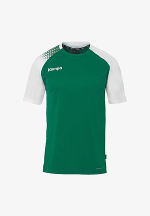 Groene sportshirt met witte korte mouwen, voorzien van een geometrisch patroon op de linkerschouder en de merknaam "Kempa" in het wit gedrukt.