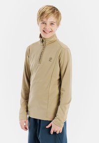 Beiger Pullover mit einem halben Reißverschluss, langen Ärmeln und einer weichen Textur. Mit einem dezenten Logo auf der linken Brust und in slim fit.