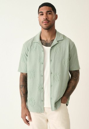 Next REGULAR FIT - BUTTON THROUGH - Marškiniai - green embroidered