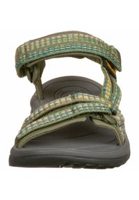 Gröna och turkosa vävda sandaler med justerbara tygremmar, texturerade innersulor och en grå gummisula. Lätta och öppna sandaler.