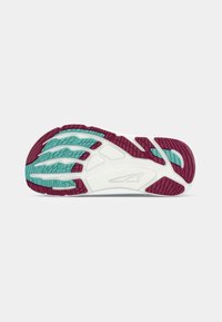 Semelle d'une chaussure de course blanche avec un motif de crampons en sections en caoutchouc teal et bordeaux pour la traction et la durabilité.