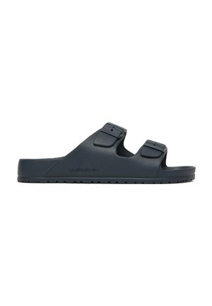 Sort åben tå sandal med to justerbare spænder og tekstureret sål for greb, vist fra siden på en hvid baggrund.