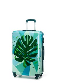 Maleta de carcasa dura en color teal con un diseño geométrico de hojas verdes. Cuenta con un mango telescópico y cuatro ruedas para mayor movilidad.