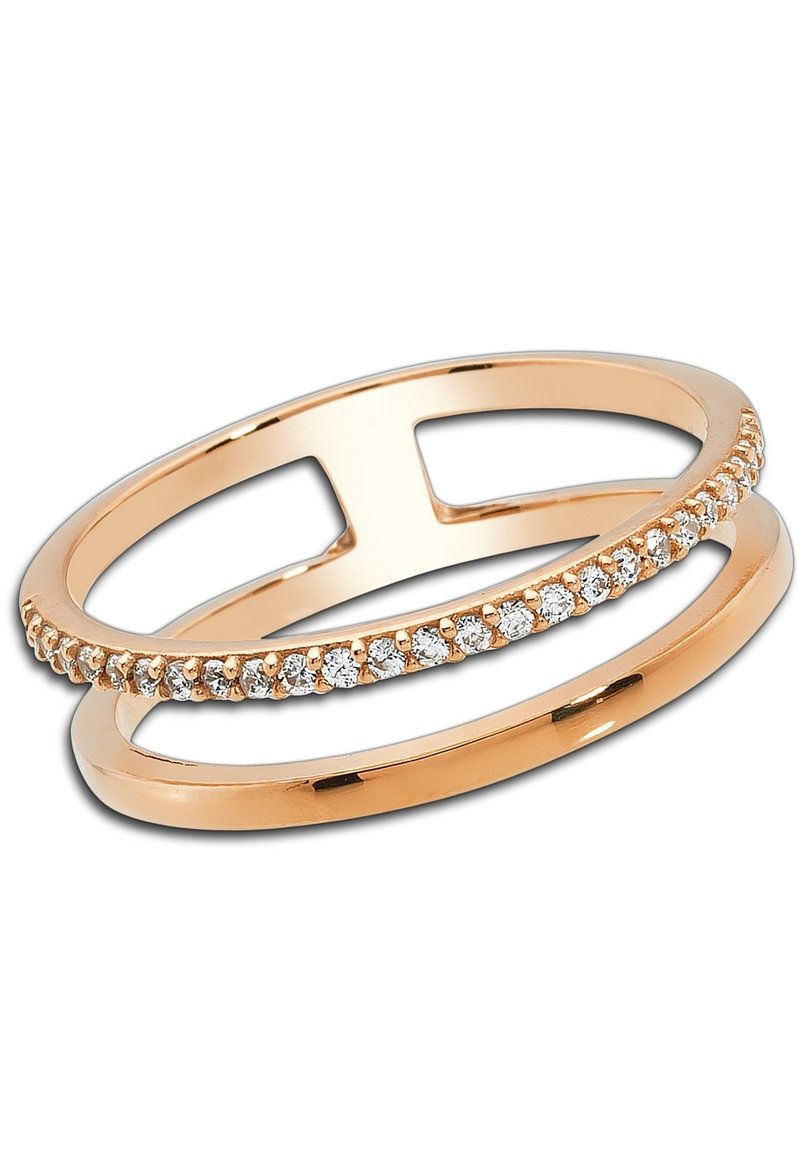 Bague double en or rose avec une bande lisse et une rangée de petites pierres claires sur une bande, présentant un design ouvert contemporain.