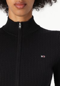 Tommy Jeans CABLE ZIP THRU CARDIGAN - Cardigan - black