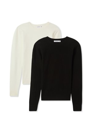 Due maglioni semplici con scollo tondo, uno nero e uno panna, sovrapposti su sfondo bianco.