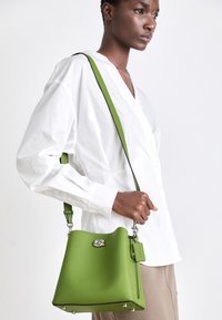 Unselected, dark lime