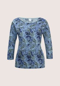 Langärmliges Hemd mit blauem Paisleymuster, Rundhalsausschnitt und taillierter Silhouette auf einem schlichten hellen Hintergrund.