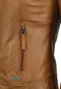 Mustang MIT STEHKRAGEN - Veste en cuir - cognac