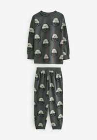 Conjunto de camiseta de manga larga gris y pantalones que presenta gráficos repetidos de calaveras con auriculares y gorras de lana, confeccionado en una suave mezcla de algodón.