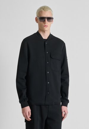 REGULAR FIT IN INTERLOCK WITH PATCH ON SLEEVE - Lichte jas - black