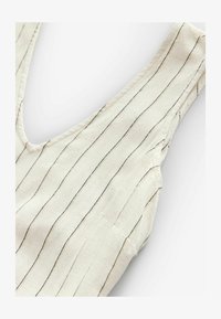 Sélectionné, neutral stripe
