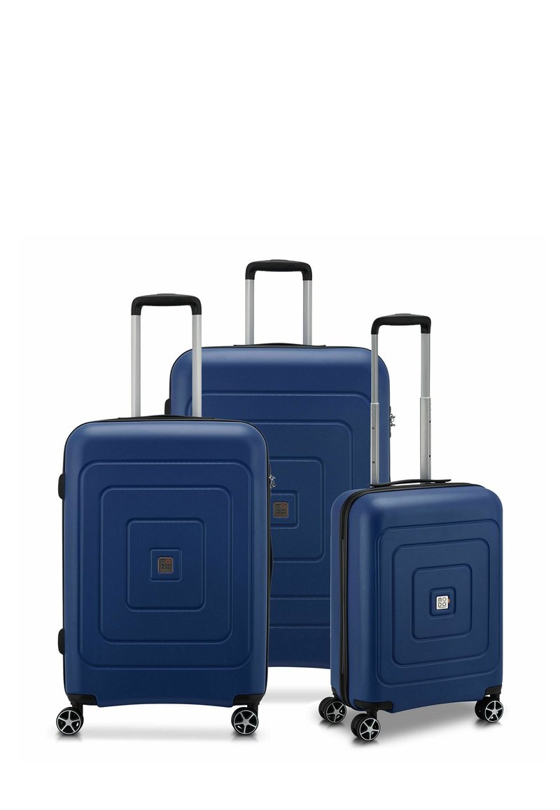 Tre valigie rigide blu navy di diverse dimensioni presentano motivi geometrici, manici retrattili e quattro ruote basculanti ciascuna.
