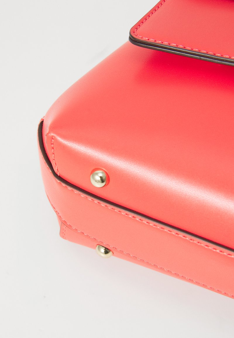 Sac à Épaule GUESS Convertible Xbody Flap Bag - Rouge Corail - Neuf Avec Étiquettes