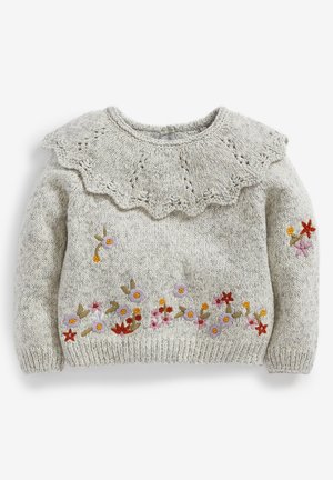 Pull pour bébé tricoté gris clair avec empiècement festonné et fleurs multicolores brodées le long du bas et des manches.