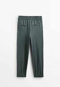 Dunkelgrüne, elastische Bundhose mit glatter Textur, zwei Gesäßtaschen und schmal zulaufenden Beinen mit elastischen Bündchen an den Knöcheln.