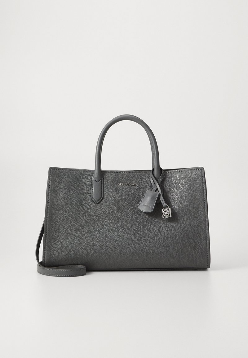 Sac à main en cuir texturé gris foncé avec deux poignées, une bandoulière détachable et un petit pendentif en forme de cadenas suspendu à une poignée.