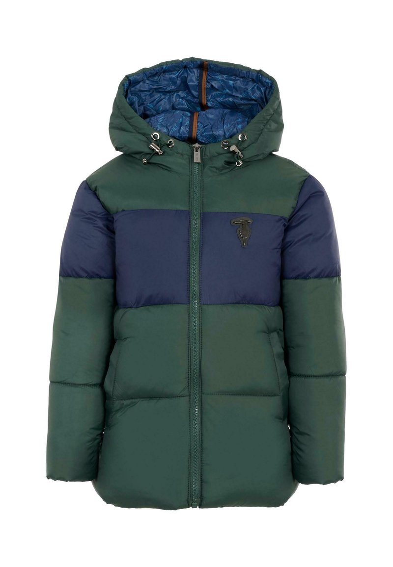 Giacca imbottita verde e blu navy, con cappuccio, chiusura a zip e logo sul petto. Tessuto liscio con design trapuntato e due tasche laterali.
