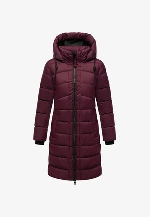 Lange bordeauxrode pufferjas met capuchon, voorrits, zijzakken en zwarte binnenmanchetten op de mouwen.