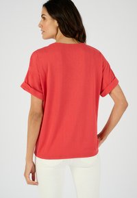 Damart FLUIDE CLIMATYL ESPRIT TROPICAL  - Camiseta estampada - rouge