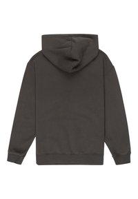 Sudadera con capucha en gris oscuro, hecha de una tela suave. Presenta un ajuste relajado, puños acanalados y un bolsillo tipo canguro. Textura suave, diseño minimalista.