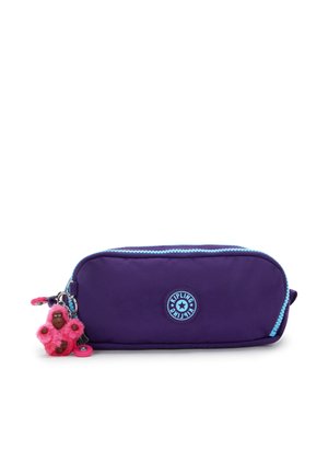 Astuccio rettangolare viola con cerniera blu e logo rotondo, con un piccolo portachiavi a forma di scimmia rosa attaccato al tiralampo.