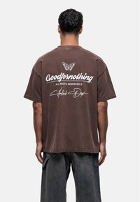 T-shirt print - brown