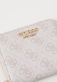 Guess LAUREL SMALL ZIP AROUND - Portefeuille - dove