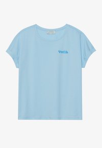 Lyseblå kortærmet t-shirt i blødt stof med rund halsudskæring og "Voilà" broderet i blå på venstre front.