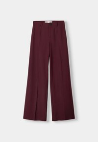 Vida byxor i bordeauxfärgad tyg, med en framknäppning, veck och en slät textur.