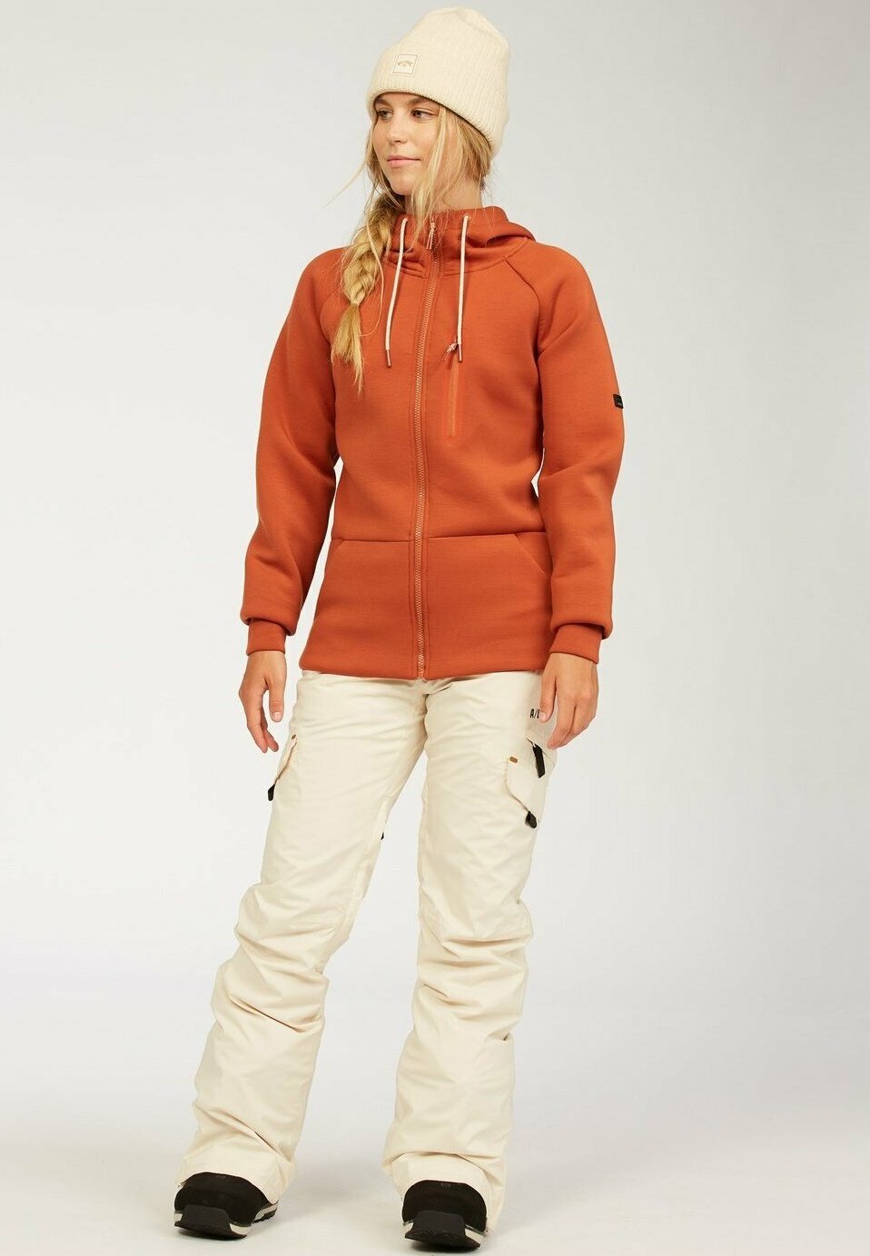 Костюм спортивный yumi billabong,. Оранжевое термобелье для сноуборда billabong. Billabong комбинезон мужской сноубордический. Billabong худи женское. Оранжевая куртка для сноуборда.