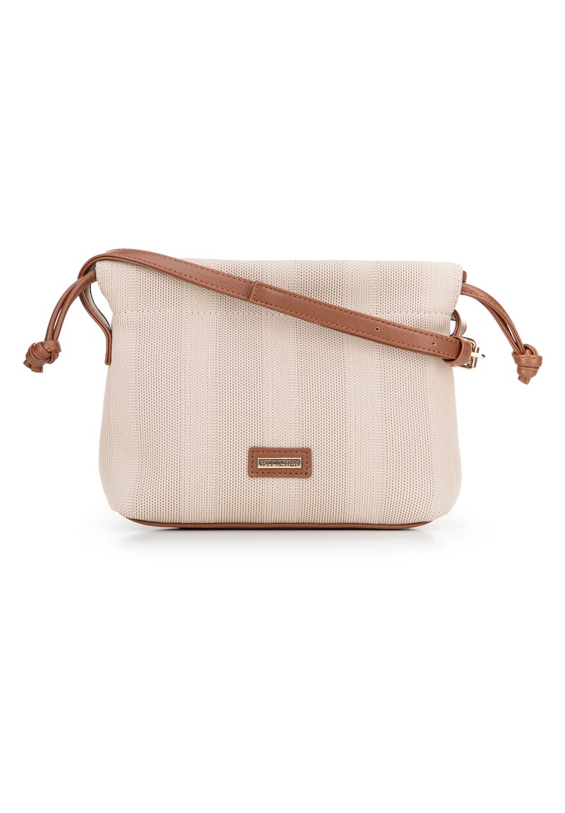 Bolso de lienzo en color beige claro con un acabado suave y texturizado. Asa y detalles en cuero marrón. Cuenta con un cierre tipo tirón con detalles en nudos.
