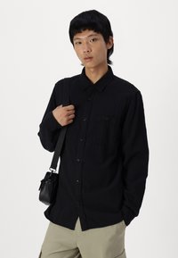 GAP BRUSHED UTILITY - Ametlik pluus - true black