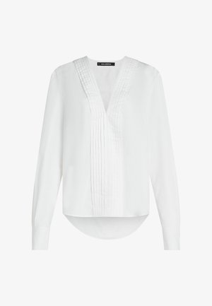 Valge pika varrukaga pluus sügava V-kaelusega, esiküljel voltidega, siledapinnaline ja ümarate äärtega.