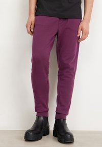 BOSS SESTART - Spodnji deli trenirk - medium purple