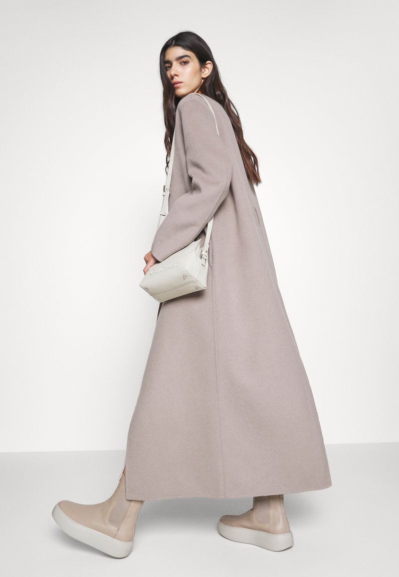 Calvin Klein MAXI COAT - Klassischer Mantel - cinder/taupe 