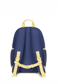 Zaino bleu navy con accenti gialli, spallacci imbottiti, fibbie regolabili, tasche laterali in rete e una maniglia superiore per un facile trasporto.