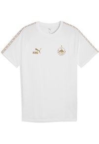 Camiseta blanca de cuello redondo con mangas cortas, que presenta detalles dorados, el texto "KING" y un logotipo redondo en el pecho izquierdo. Patrón geométrico en los hombros.