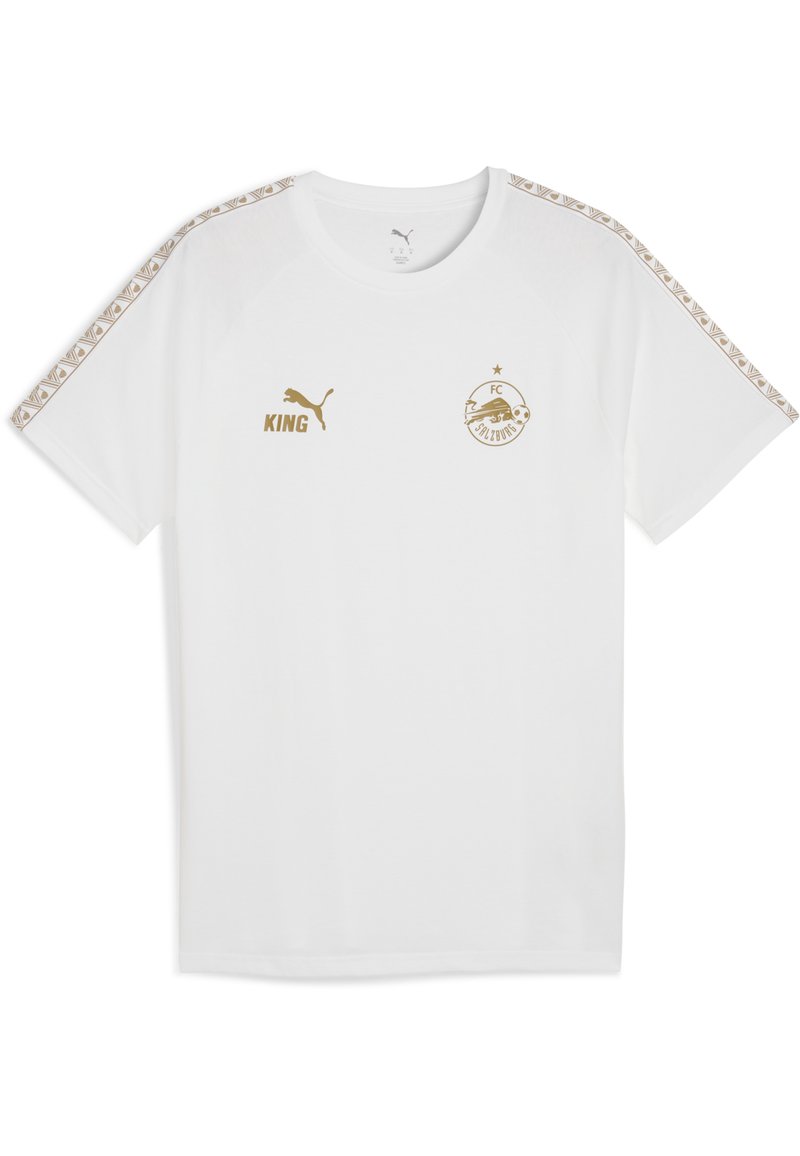 Camiseta blanca de cuello redondo con mangas cortas, que presenta detalles dorados, el texto "KING" y un logotipo redondo en el pecho izquierdo. Patrón geométrico en los hombros.