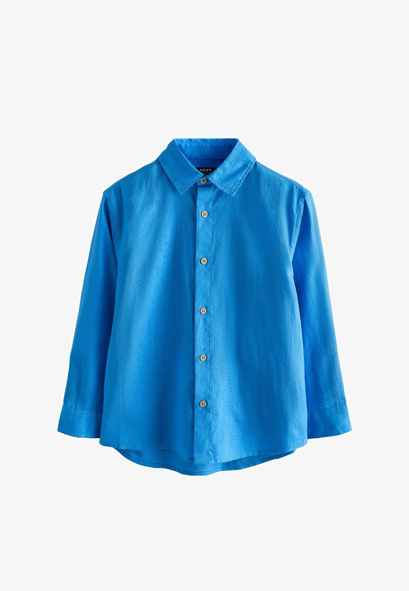 Élénk kék, hosszú ujjú ing gallérral és fából készült gombokkal, laposan elhelyezve fehér háttér előtt.