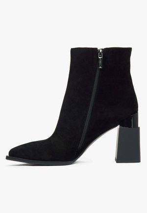 Classic ankle boots - black