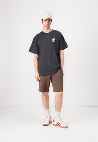Thumbnail Image 4