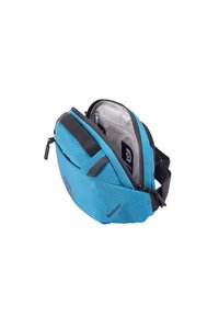 Borsa a tracolla in tessuto teal con dettagli neri, presenta un compartimento principale con zip e un motivo interno. Cinghia regolabile per un indossamento sicuro.
